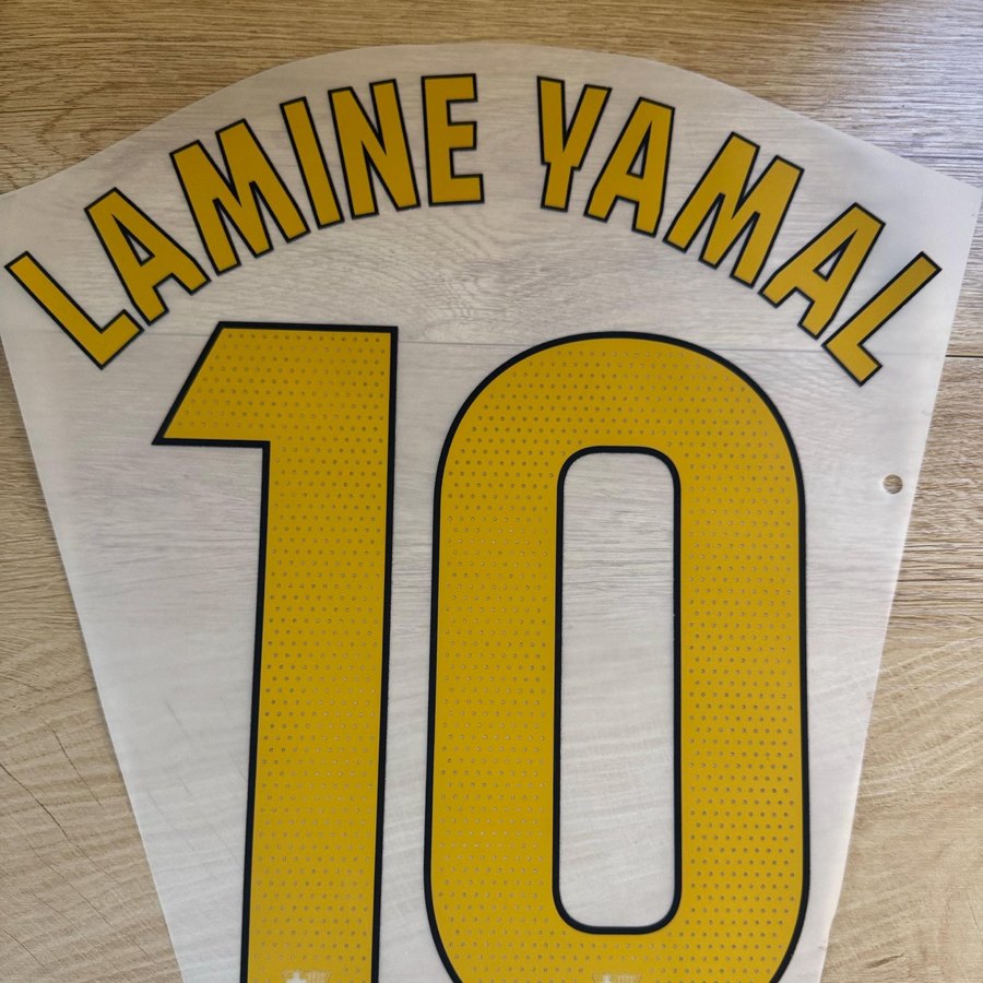 Lamine Yamal 10 Nameset — Barcelona (Gold)